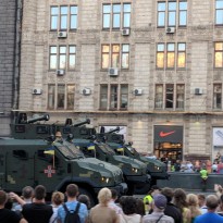 Crowd excited to see U.S.-supplied Javelins at Independence Day parade dress rehearsal in Kyiv