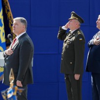 Poroshenko at Kyiv parade: Tested by war, economic crisis, Ukraine 