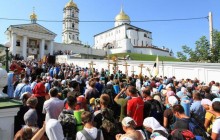 У Почаївську Лавру на свято чудотворного образу Божої матері йдуть декілька хресних ходів