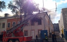 Пожар в центре Харькова тушат почти 100 спасателей: запах гари слышен за несколько километров (фото)