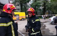 У Києві на Нивках загорілися балкони на чотирьох поверхах житлового будинку (відео)