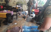 У Шостці затримали двох бандитів, які погрожували чоловіку та його родині, вимагаючи $10 тисяч