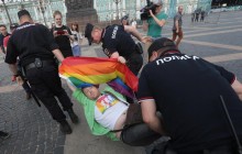 В Петербурге на акции ЛГБТ-сообщества задержали десятки людей (фото)