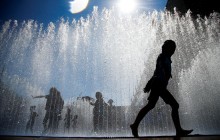 Погода на завтра: в Україні місцями дощі з грозами, температура до +33° (відеопрогноз)