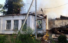 На Житомирщині згоріла церква, яка стояла закрита через питання про її конфесійну належність