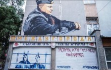 В оккупированном Крыму быстро закрасили изображение Сенцова под муралом с Путиным (фото)