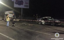 У Дніпрі вантажівка протаранила два автомобілі – загинули двоє людей (фото, відео)