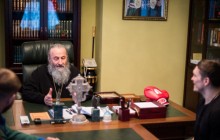 Усик рассказал о своем отношении к религии и встрече с митрополитом Онуфрием