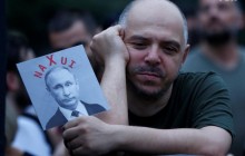 "Путин N*хui": в 10-ю годовщину нападения РФ грузины вышли к российскому представительству в Тбилиси (фото)