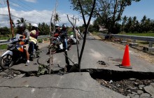 В результате землетрясения в Индонезии погибли 105 человек