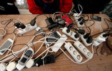 Почему это опасно: что будет, если оставить зарядку от телефона в розетке