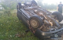 На Тернопільщині перекинувся автомобіль, троє людей потрапили до лікарні (фото)