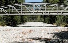 Через посуху з-під води показалися сліди динозаврів, стародавні міста і кораблі з вибухівкою