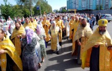 В Луцке сотни православных прошли крестным ходом с молитвой о погибших в войнах (фото)