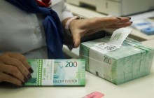 Російський рубль падає на тлі рекордного обвалу нафтових цін