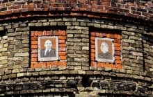 В центре города на Черниговщине туристов все еще "встречают" Сталин и Ленин (фото)