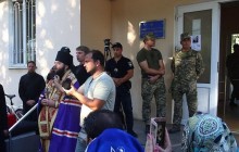 В Одессе верующих и духовенство УПЦ не допустили на богослужение в храм