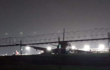 Отпал двигатель: китайский Boeing совершил жесткую посадку на Филиппинах (фото)