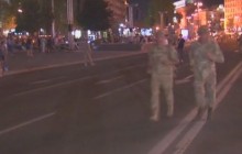 Вночі Хрещатик наповнили військові: журналісти показали репетицію параду на День Незалежності (відео)