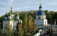У київському монастирі УПЦ КП п'яний священик намагався застрелитися з травматичного пістолета