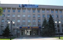 На Херсонській міськраді вивісили банер "Хто замовив Гандзюк" (фото)