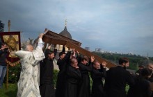 На гірці над Звіринецьким монастирем встановили новий поклінний хрест-голгофу