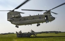 В США военный вертолет экстренно приземлился на парковке бара