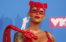 Не скрывали ничего: звезды поразили голыми нарядами на премии MTV (фото)