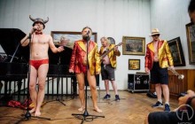 "Червоні труси": в Одесі вибухнув скандал через виступ епатажної групи в музеї (фото, відео)