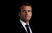 France yellow vest protests: Macron promises wage rise - BBC News