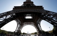 У Парижі відбувся традиційний забіг на Ейфелеву вежу (фото, відео)