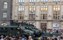 Crowd excited to see U.S.-supplied Javelins at Independence Day parade dress rehearsal in Kyiv