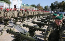 На Михайловской площади в Киеве проходит выставка современного вооружения и военной техники (фоторепортаж, видео)