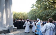 В день города Харькова митрополит УПЦ совершил заупокойную литию на Мемориале Славы