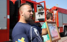 В Житомире в День Независимости установили национальный рекорд с тяги пожарных авто на максимальное расстояние (фото)