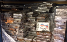 "Вот она, слава!": в Єдиній Росії прокоментували логотип партії на упаковках з кокаїном (фото)