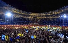 Вакарчук и 100-тысячный Олимпийский спели гимн Украины (видео)