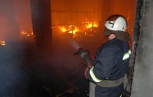 У Львові 70 рятувальників гасили масштабну пожежу на складі (фото, відео)