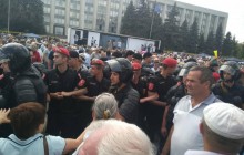 Массовые протесты в Молдове: в центре Кишинева сторонники оппозиции устанавливают палатки (фото, видео)