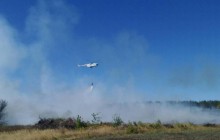 Пожар на мусорной свалке вблизи Балаклеи ликвидировали с помощью вертолета