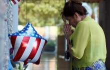 З квітами і молитвами: у США вшановують пам'ять сенатора Маккейна (фоторепортаж)