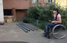 Сусіди спортсменки-інваліда з Харкова хочуть засудити її за публікацію відео з їхньою сваркою через пандус