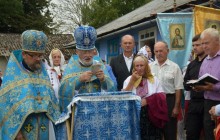 На Франківщині громада захопленого храму УПЦ відзначила престольне свято в тимчасовому приміщенні