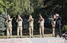 Глава Николаевской ОГА на молебне в память о жертвах АТО стрелял вместе с почетным караулом (видео)