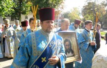 В центре Полтавы прошел крестный ход с молитвой о мире в Украине