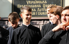 Студентів 1-го класу Київської духовної семінарії благословили на носіння підрясників