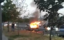 В Харкові на ходу загорілася машина (відео)