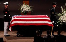 Порошенко посетит США для участия в церемонии прощания с сенатором Маккейном