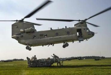 Boeing перетворив транспортний вертоліт CH-47 Chinook на платформу для дронів