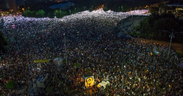 Thousands rally to demand Romanian government resignation – media